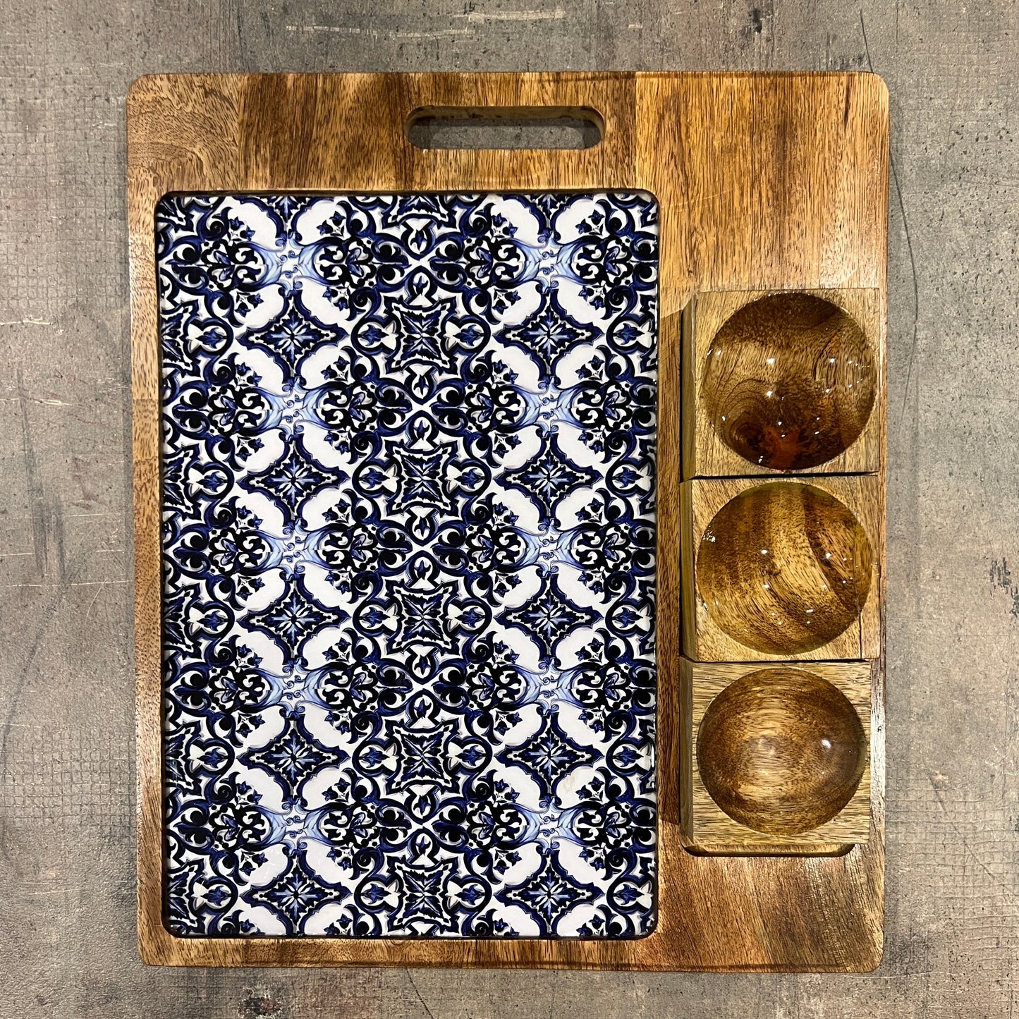 Large Sharing Platters with dipping pots