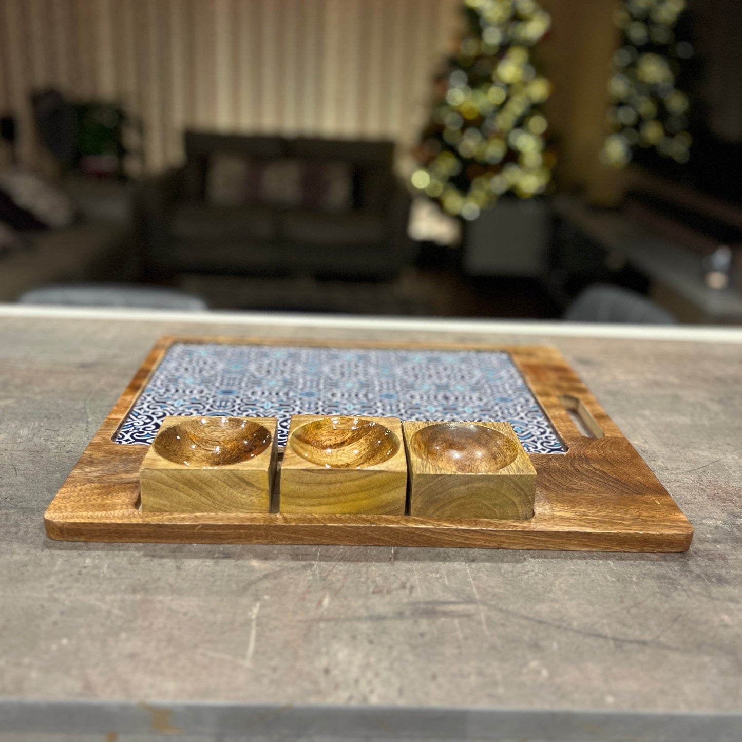 Large Sharing Platters with dipping pots