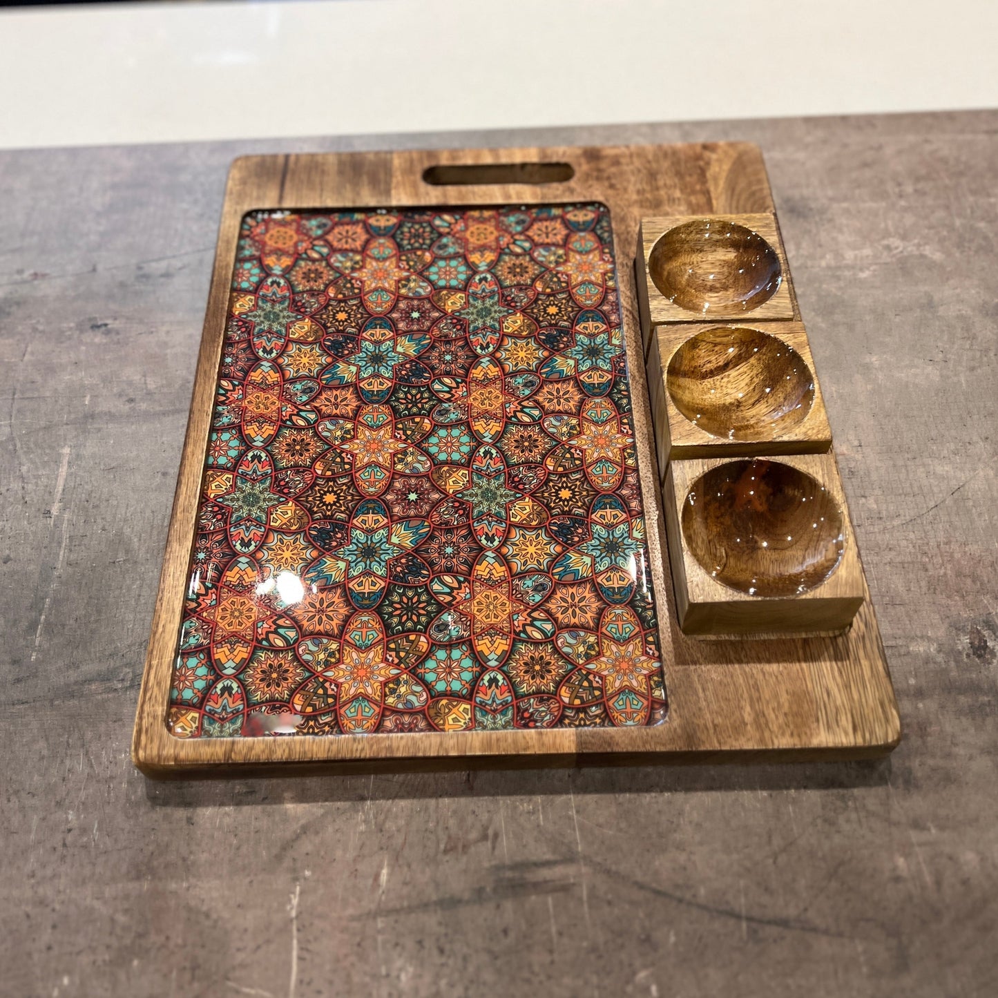 Large Sharing Platters with dipping pots Xperience Pakistan Lifestyle