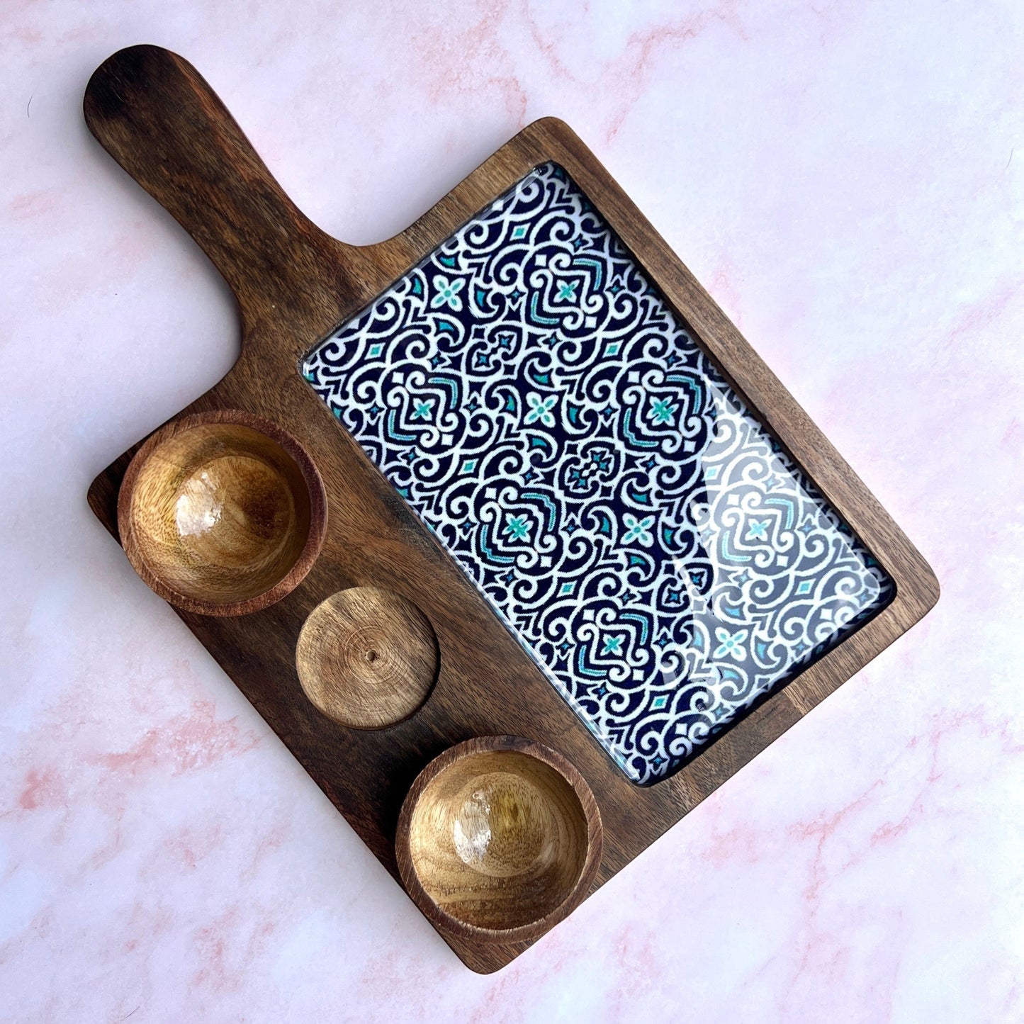 Small Sharing Platters with dipping pots Xperience Pakistan Lifestyle