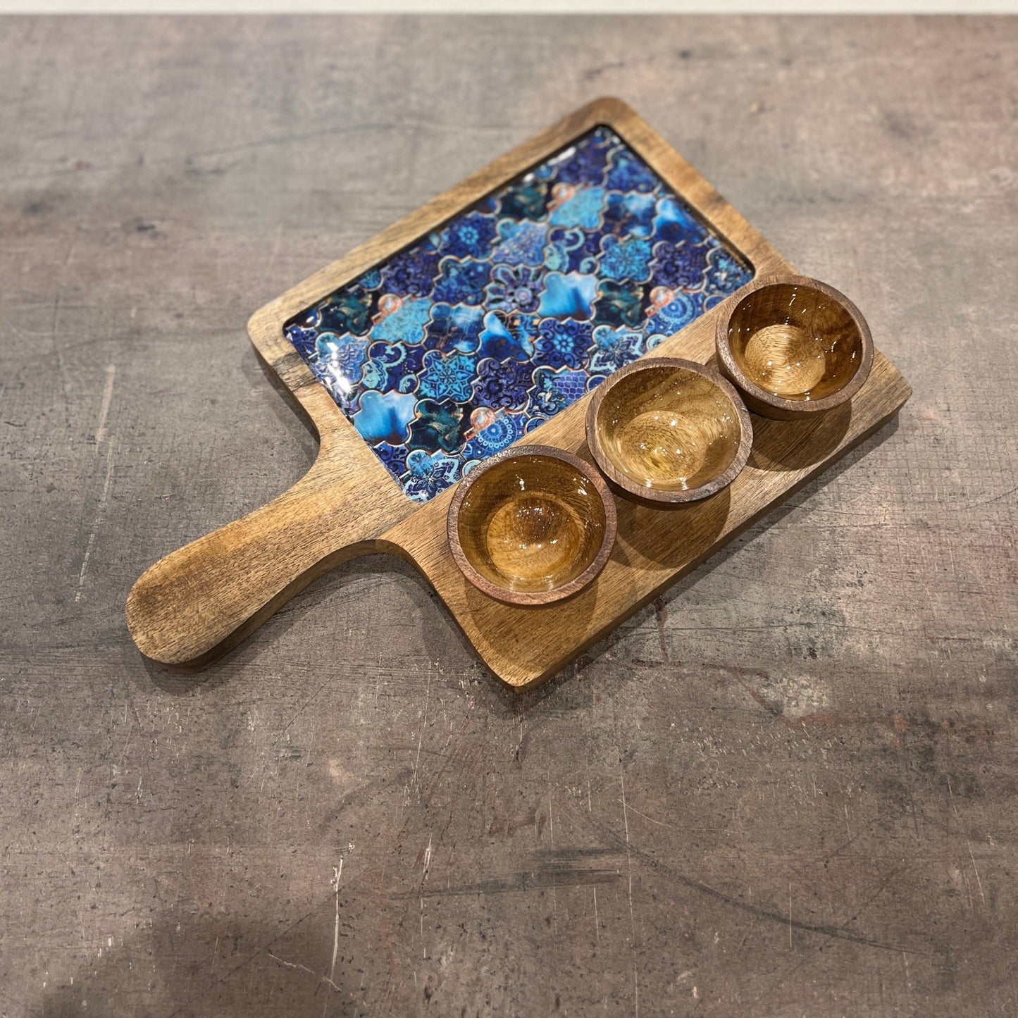 Small Sharing Platters with dipping pots Xperience Pakistan Lifestyle