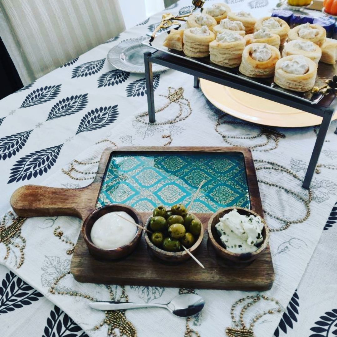 Small Sharing Platters with dipping pots Xperience Pakistan Lifestyle